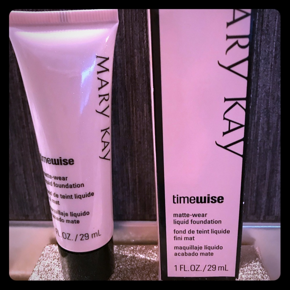 Beige 3 💜 TimeWise® Matte-Wear® Liquid Foundation